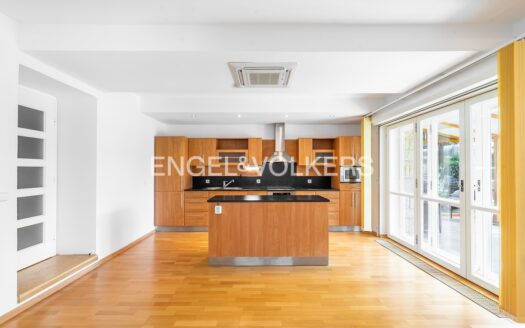 Pronájem bytu 3+kk, 101 m² – Praha, Dejvice, ulice Komornická