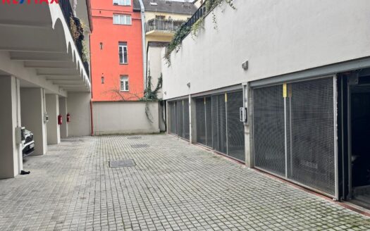 Prodej Garážová stání, 13 m² – Praha, Smíchov, ulice Holečkova
