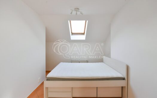 Pronájem bytu 2+kk, 44 m² – Praha, Vysočany, ulice Zbuzkova