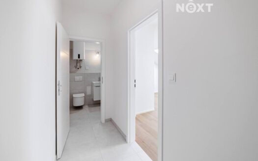 Prodej bytu 1+kk, 27 m² – Praha, Vysočany, ulice Kolmá