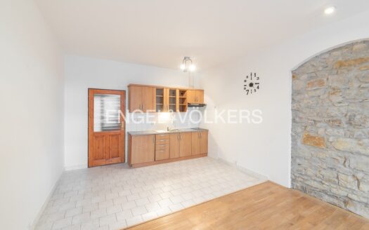 Pronájem bytu 1+kk, 35 m² – Praha, Karlín, ulice Pobřežní