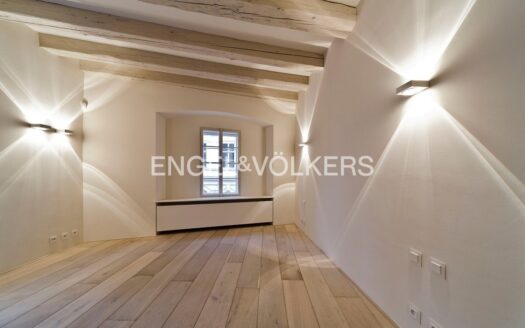 Pronájem bytu 3+1, 132 m² – Praha, Malá Strana, ulice Lázeňská