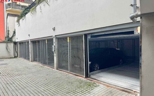 Prodej Garážová stání, 13 m² – Praha, Smíchov, ulice Holečkova