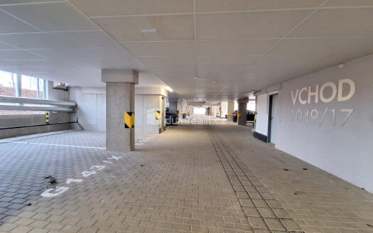 Pronájem Garáže, 12 m² – Praha, Vysočany, ulice Pod Harfou