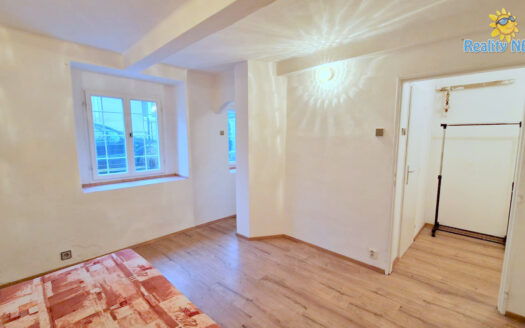 Pronájem bytu 1+kk, 16 m² – Praha, Strašnice, ulice Pod strašnickou vinicí