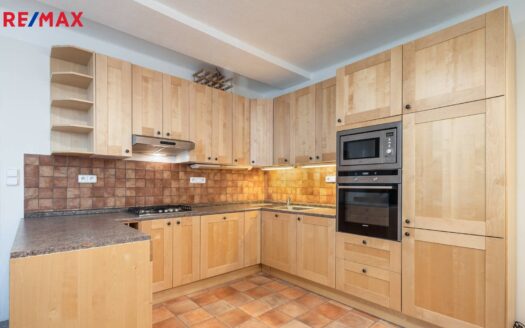 Pronájem bytu 3+kk, 74 m² – Praha, Holešovice, ulice Přístavní