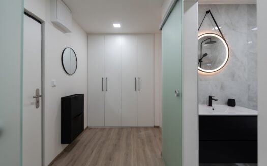 Prodej bytu 2+1, 42 m² – Praha, Lhotka, ulice Zálesí