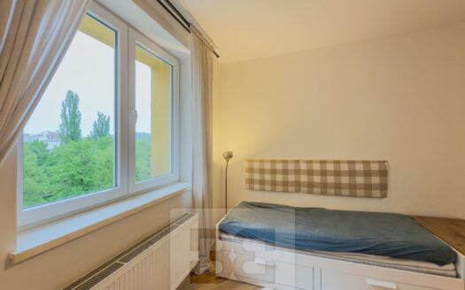 Pronájem bytu 1+kk, 28 m² – Praha, Vršovice, ulice Petrohradská