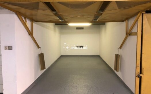 Pronájem Garáže, 17 m² – Praha, Kobylisy, ulice Čumpelíkova