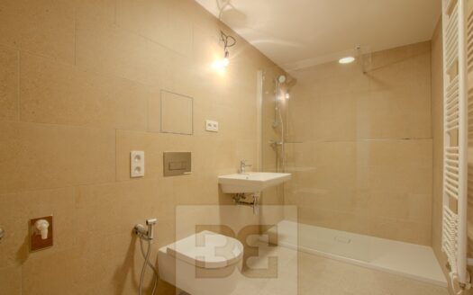 Prodej bytu 1+kk, 42 m² – Praha, Smíchov, ulice Toyen