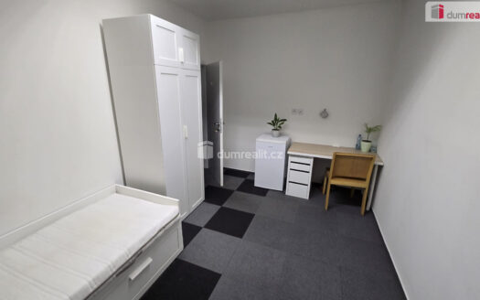 Pronájem bytu 1+kk, 15 m² – Praha, Hostavice, ulice Pilská