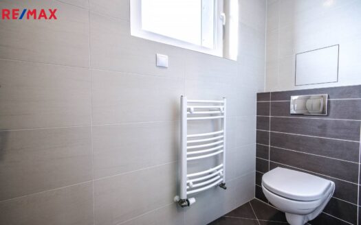 Pronájem bytu 1+kk, 32 m² – Praha, Vršovice, ulice Novgorodská