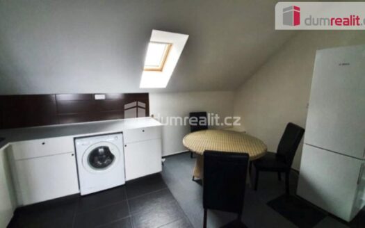 Pronájem bytu 1+kk, 15 m² – Praha, Hostavice, ulice Pilská