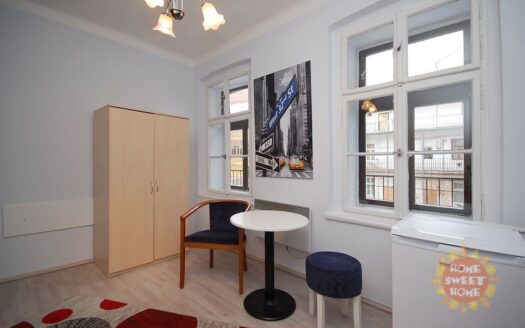 Pronájem bytu 1+kk, 18 m² – Praha, Žižkov, ulice Cimburkova