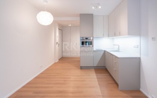 Prodej bytu 1+kk, 27 m² – Praha, Kobylisy, ulice Pakoměřická