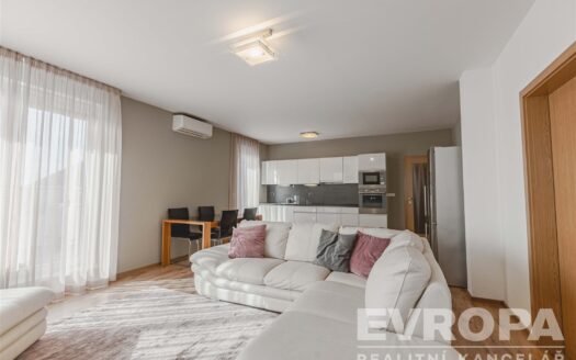 Prodej bytu 3+kk, 77 m² – Praha, Kobylisy, ulice Ke Stírce