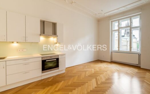 Pronájem bytu 3+kk, 85 m² – Praha, Vinohrady, ulice Římská