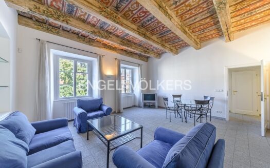 Pronájem bytu 3+1, 73 m² – Praha, Malá Strana, ulice Hroznová