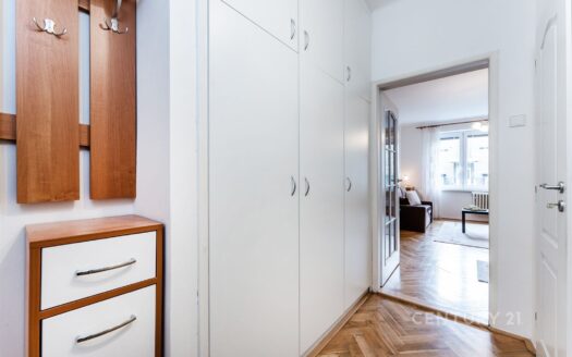 Pronájem bytu 1+kk, 28 m² – Praha, Braník, ulice Jeremenkova