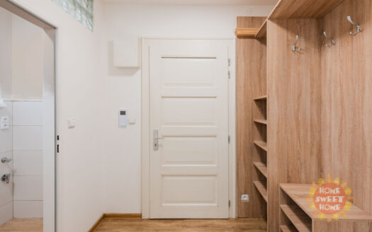 Pronájem bytu 2+kk, 40 m² – Praha, Smíchov, ulice Plzeňská