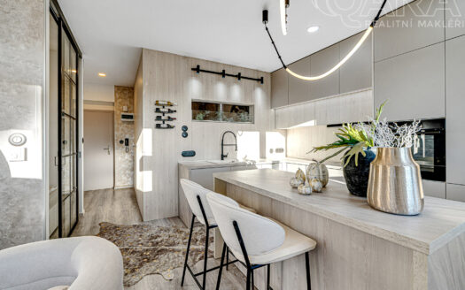 Prodej bytu 1+kk, 37 m² – Praha, Újezd nad Lesy, ulice Velebného