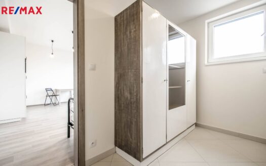 Pronájem bytu 1+kk, 32 m² – Praha, Vršovice, ulice Novgorodská