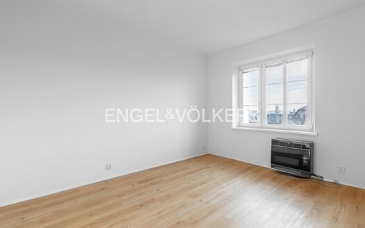 Pronájem bytu 1+kk, 34 m² – Praha, Strašnice, ulice Strašínská
