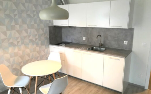 Pronájem bytu 1+kk, 33 m² – Praha, Vysočany, ulice Strnadových