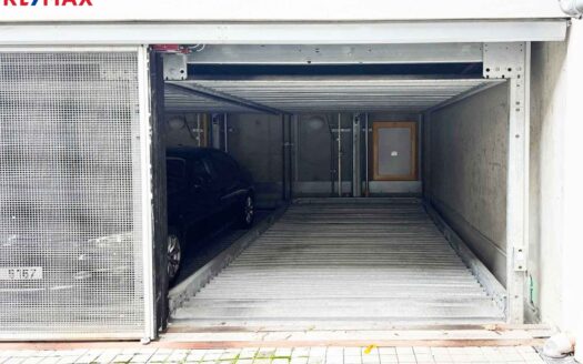 Prodej Garážová stání, 13 m² – Praha, Smíchov, ulice Holečkova