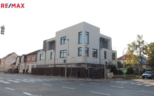 Pronájem bytu 3+kk, 86 m² – Praha, Horní Počernice, ulice Praha