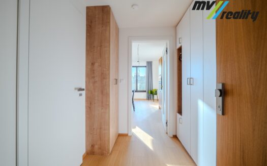 Prodej bytu 1+kk, 35 m² – Praha, Hrdlořezy, ulice V třešňovce