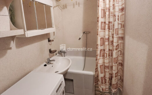 Pronájem bytu 2+kk, 44 m² – Praha, Chodov, ulice Hráského