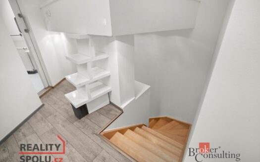 Pronájem bytu 1+kk, 58 m² – Praha, Vršovice, ulice Bulharská