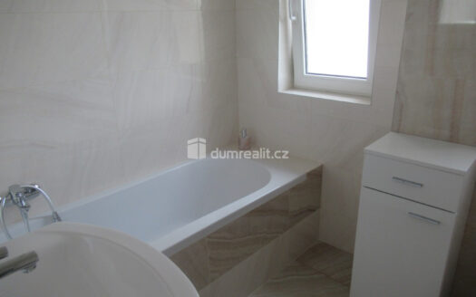 Pronájem bytu 2+1, 65 m² – Praha, Kobylisy, ulice Ořechová