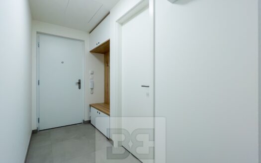 Pronájem bytu 1+kk, 27 m² – Praha, Strašnice, ulice Počernická