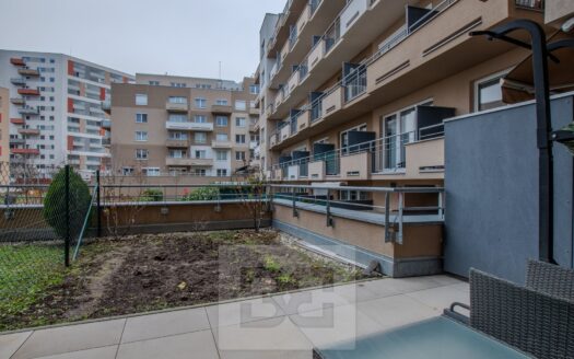 Pronájem bytu 1+kk, 31 m² – Praha, Horní Měcholupy, ulice Mantovská