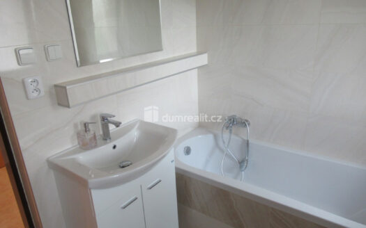 Pronájem bytu 2+1, 65 m² – Praha, Kobylisy, ulice Ořechová