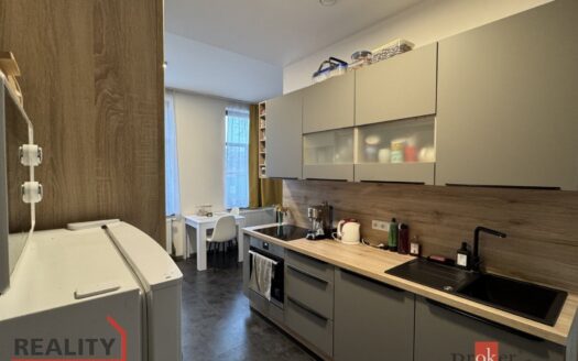 Pronájem bytu 1+kk, 28 m² – Praha, Jinonice, ulice V Roháčích
