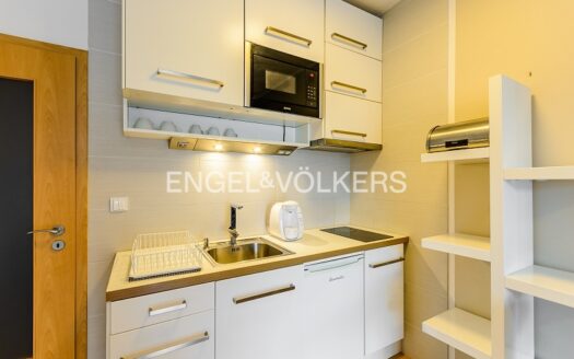 Pronájem bytu 1+kk, 27 m² – Praha, Smíchov, ulice Jeřabinová
