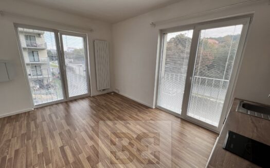 Pronájem bytu 1+kk, 25 m² – Praha, Libeň, ulice Novovysočanská