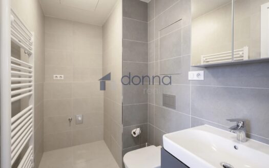 Pronájem bytu 2+kk, 51 m² – Praha, Malešice, ulice Univerzitní