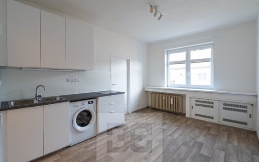 Pronájem bytu 2+kk, 38 m² – Praha, Vršovice, ulice Novorossijská