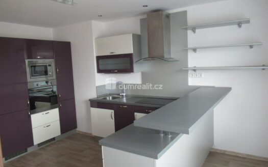 Pronájem bytu 2+1, 65 m² – Praha, Kobylisy, ulice Ořechová
