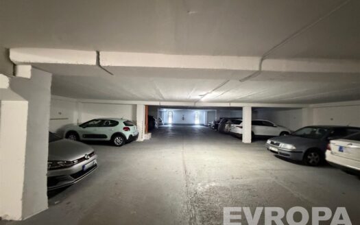 Pronájem Garážová stání, 14 m² – Praha, Podolí, ulice Pod Klaudiánkou