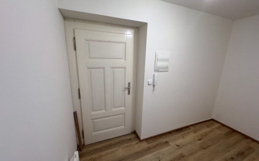 Pronájem bytu 1+kk, 34 m² – Praha, Nové Město, ulice Trojická