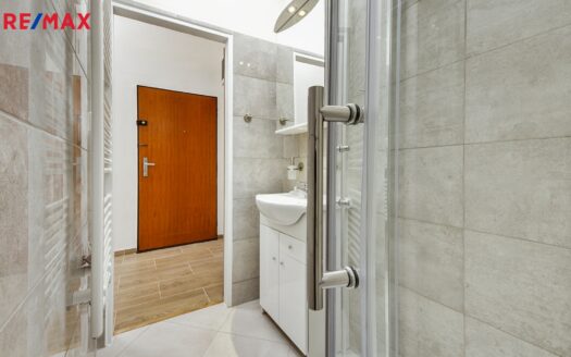 Pronájem bytu 2+kk, 42 m² – Praha, Vršovice, ulice 28. pluku