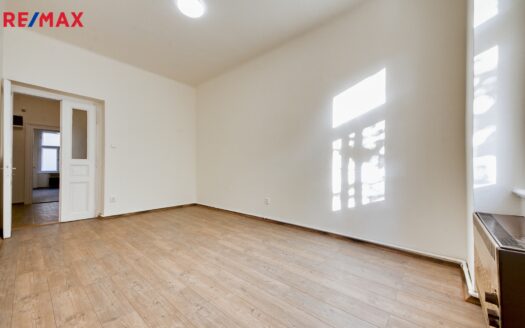 Pronájem bytu 2+kk, 42 m² – Praha, Vršovice, ulice 28. pluku