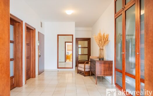 Pronájem bytu 4+kk, 180 m² – Praha, Vinohrady, ulice Perucká