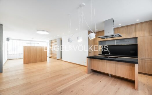 Pronájem bytu 4+kk, 138 m² – Praha, Libeň, ulice Valčíkova