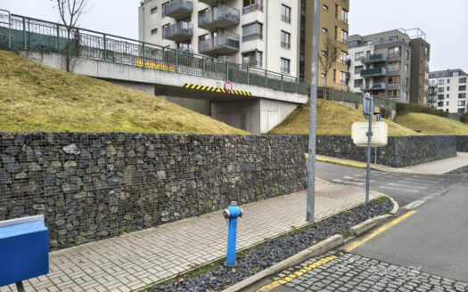 Pronájem Garáže, 20 m² – Praha, Vysočany, ulice Modrého